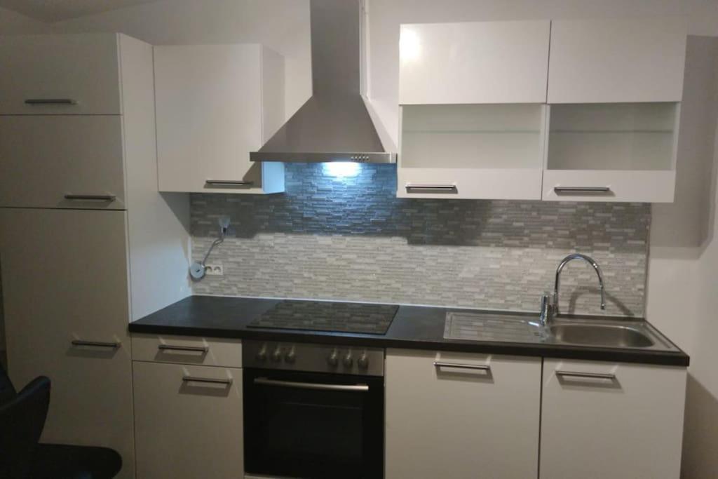 Studio/Huis In Maastricht Te Huur Bagian luar foto